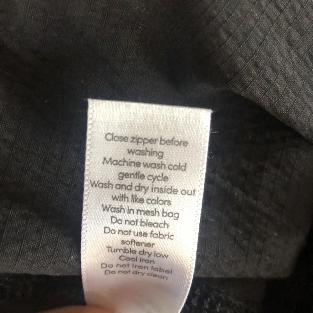 Athleta BLACK SHORTS Front zipping Slash Pockets Back Pockets 8.5”Inseam EUC - Picture 6 of 6